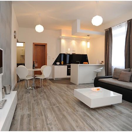 Guest House D&G -I Apartment & Room Zadar Bagian luar foto