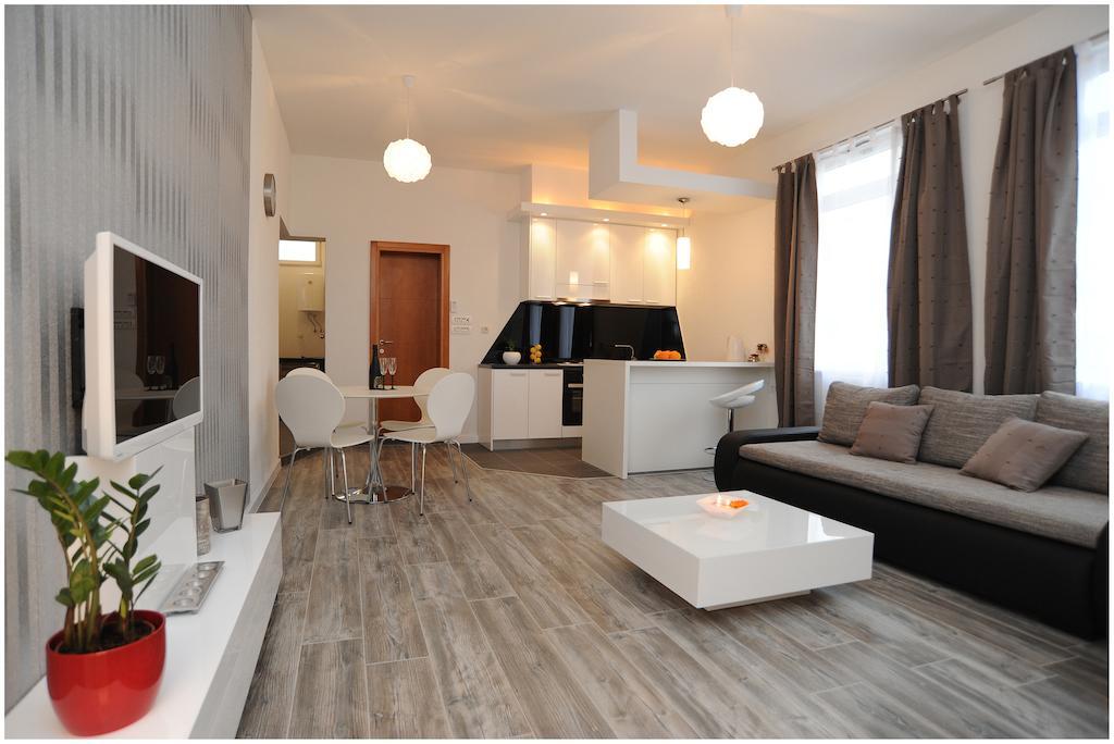 Guest House D&G -I Apartment & Room Zadar Bagian luar foto