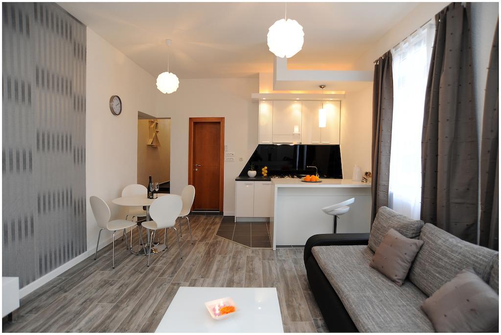 Guest House D&G -I Apartment & Room Zadar Bagian luar foto
